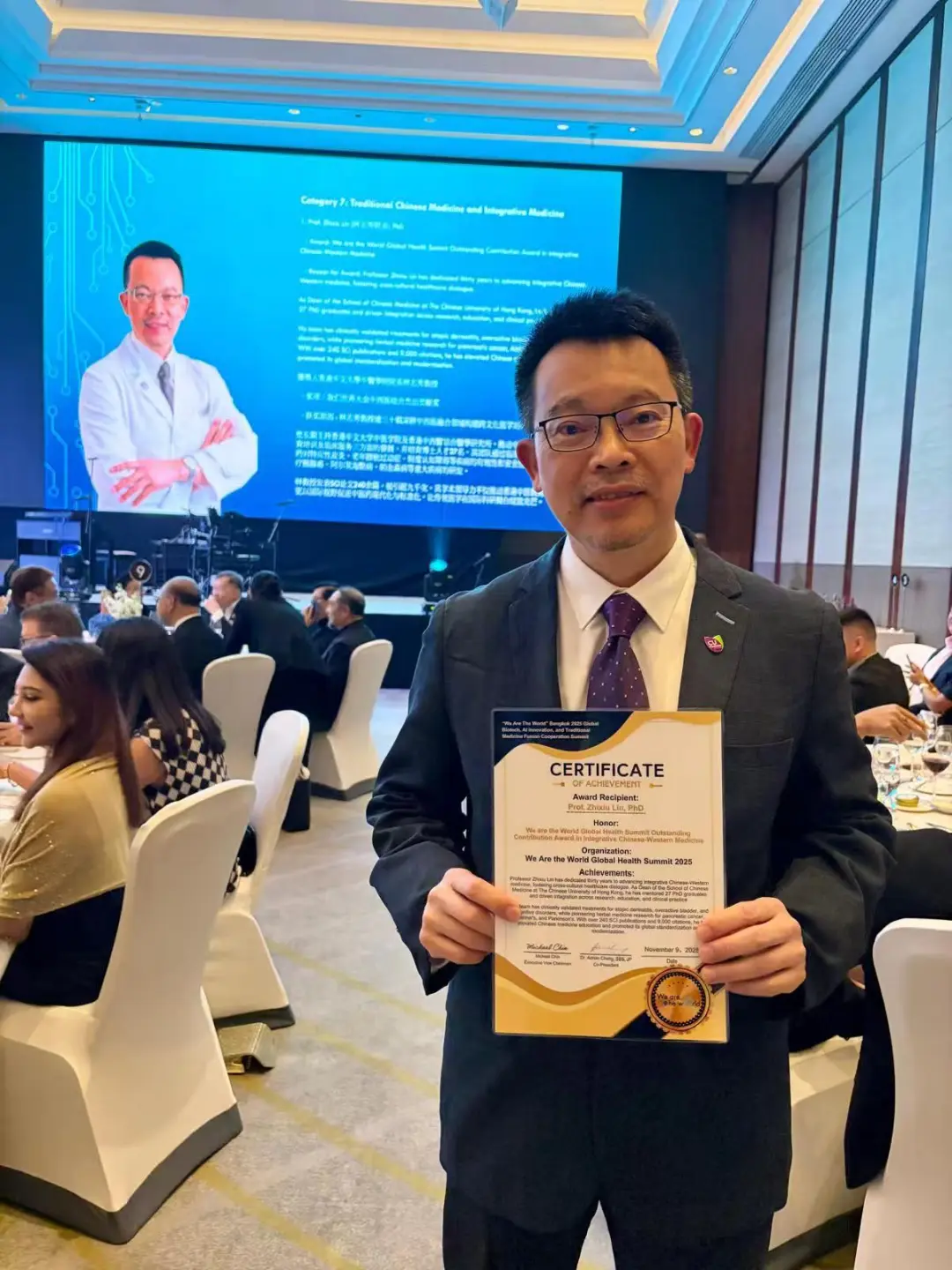 Zhixiu Lin Holding Certificate